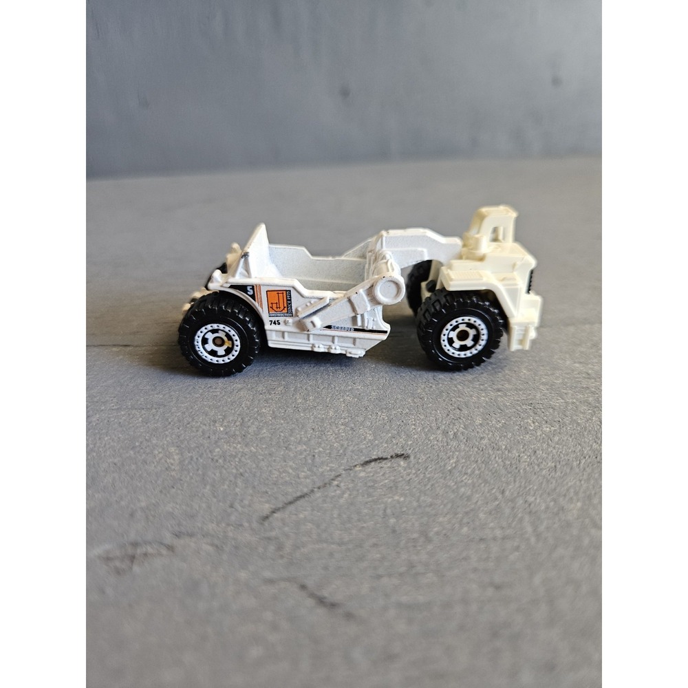 2007 Matchbox MB745 Scraper Die Cast 1:64 White. VG+ Thailand Collectible Gift